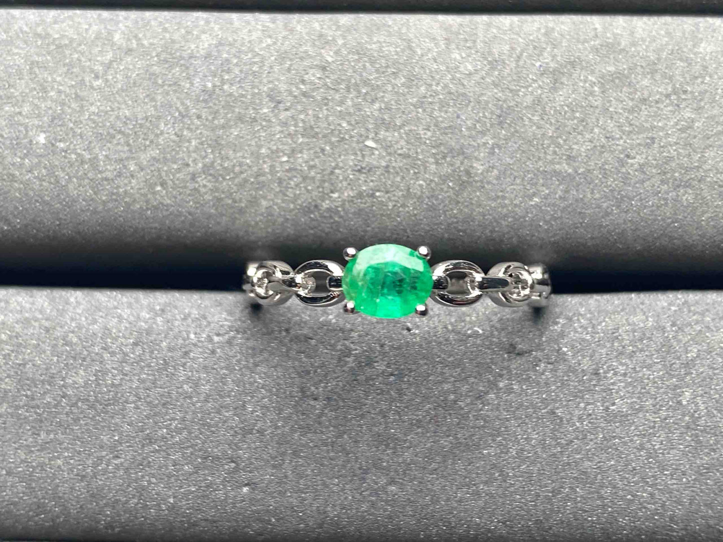 A8790 Emerald Ring