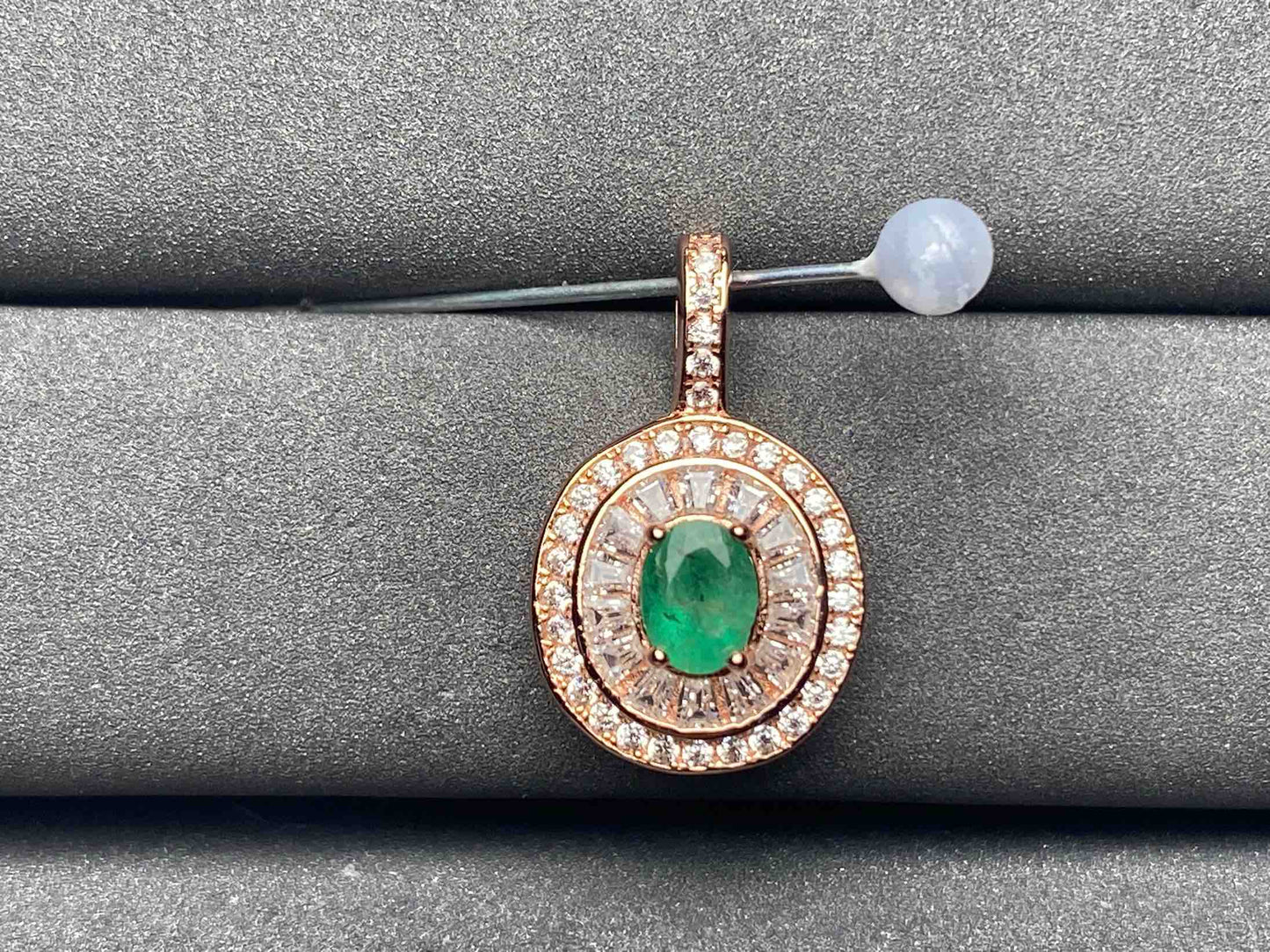 A8795 Emerald Pendant