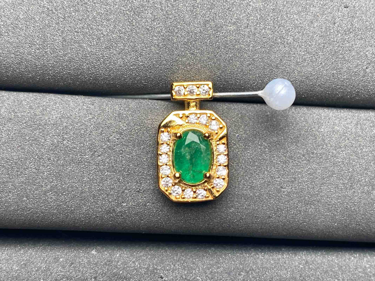A8796 Emerald Pendant