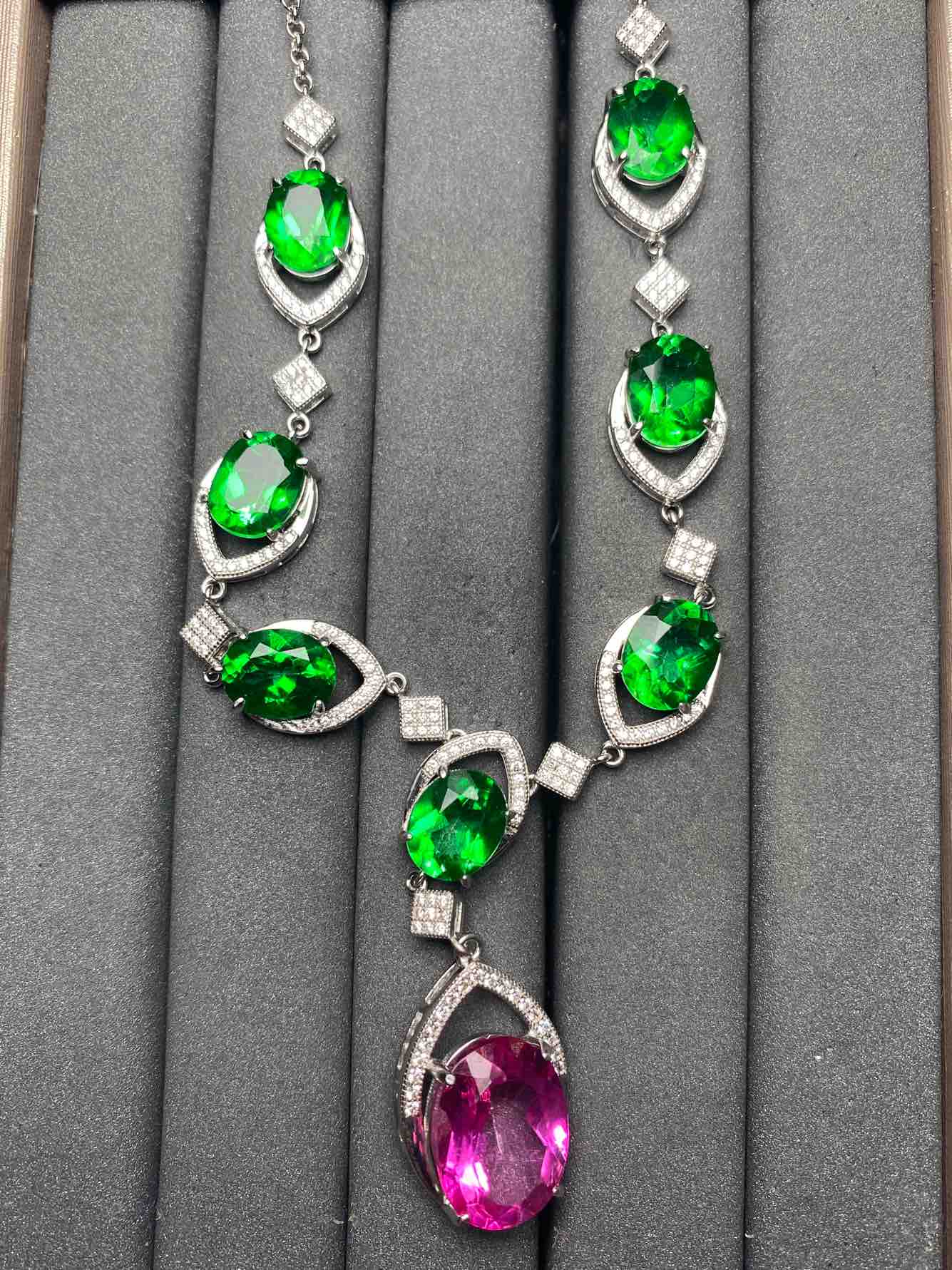 A8833 Topaz Necklace