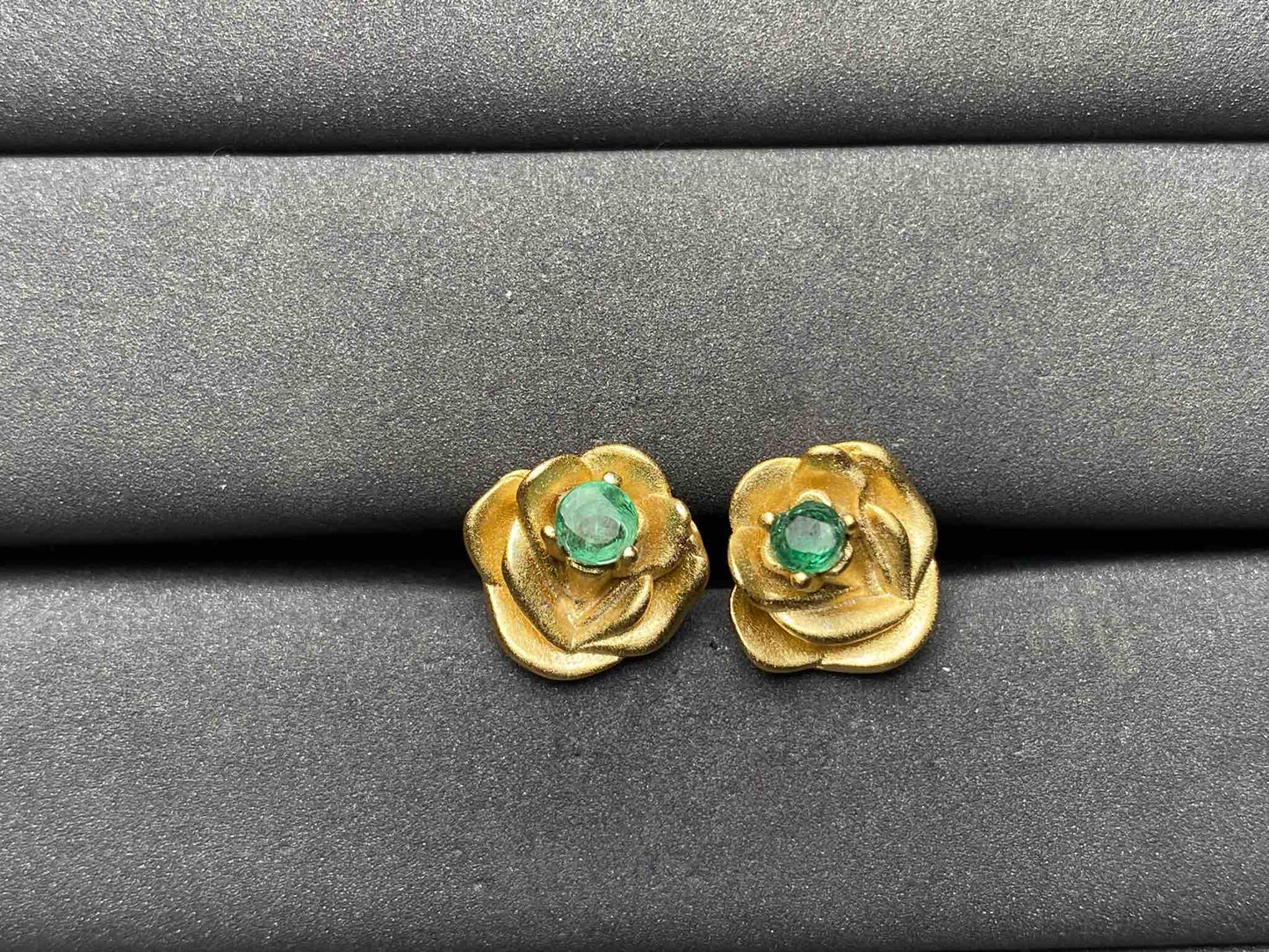 A8852 Emerald Earrings