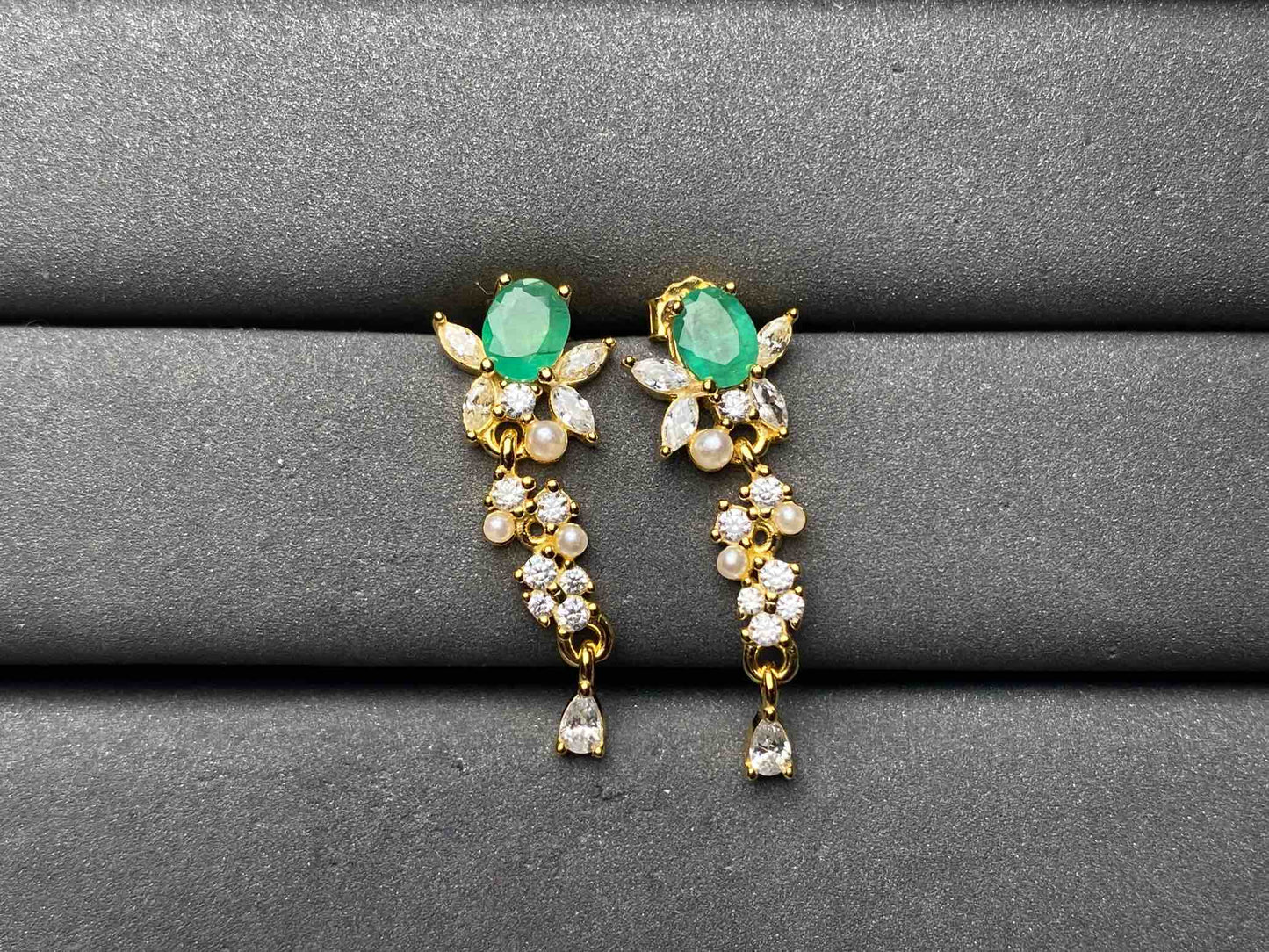 A8864 Emerald Earrings