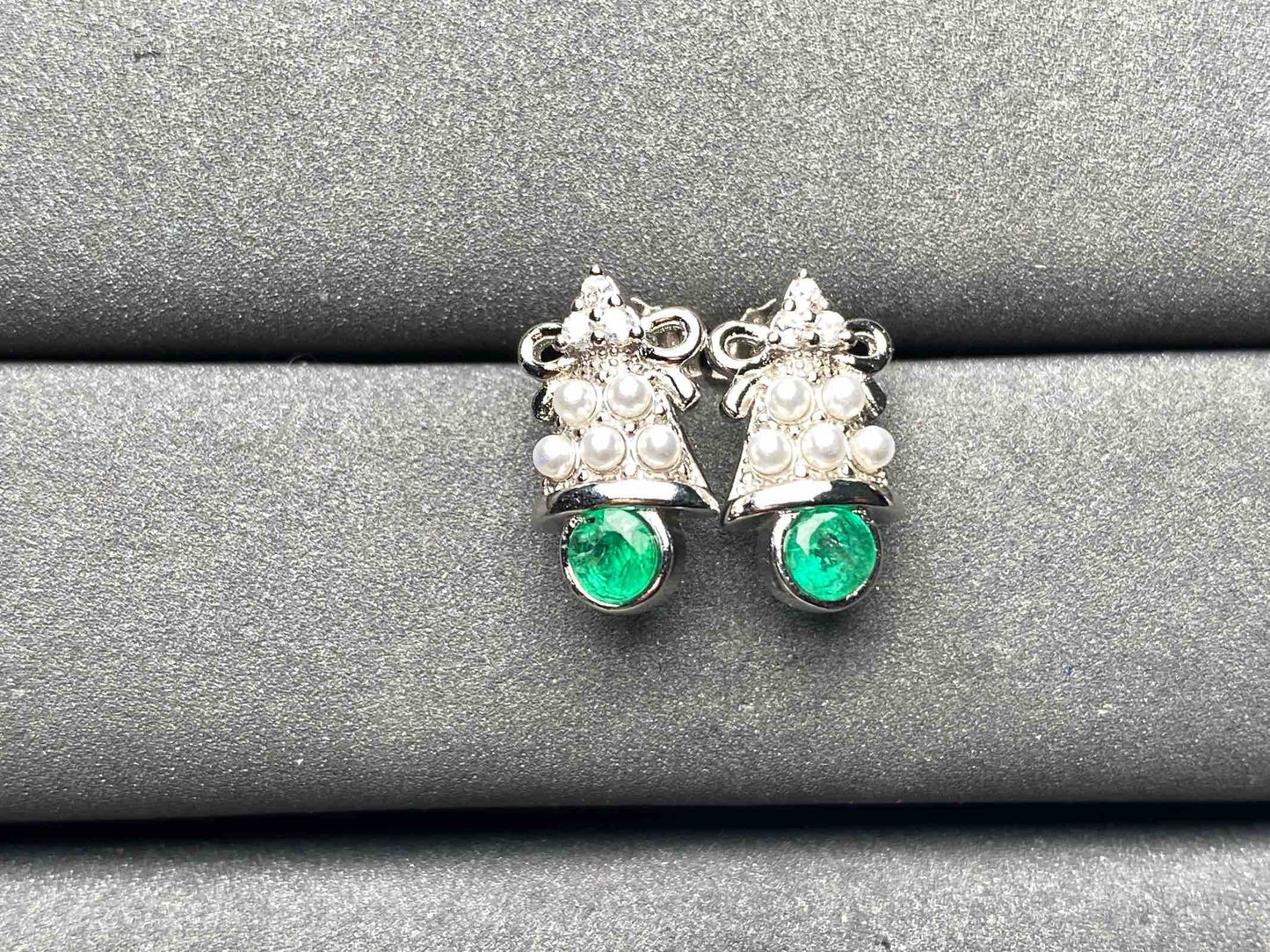 A8866 Emerald Earrings