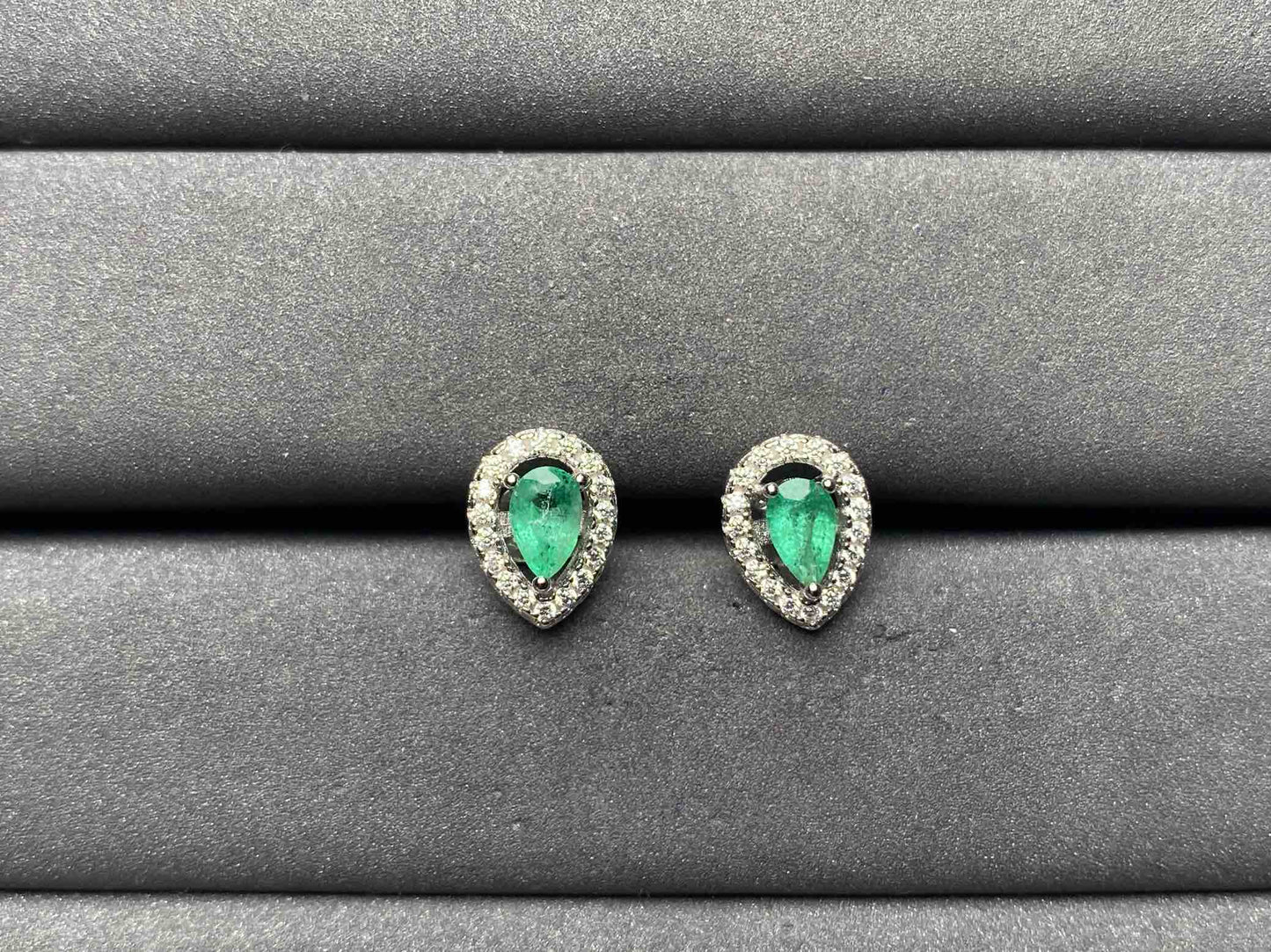 A8869 Emerald Earrings