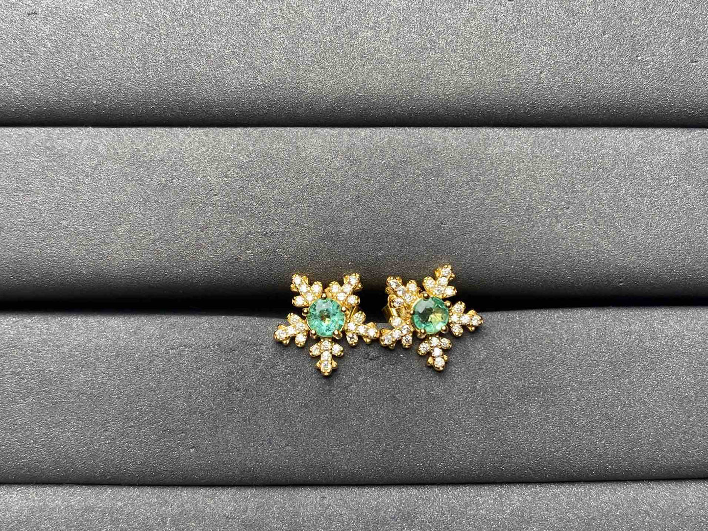A8872 Emerald Earrings