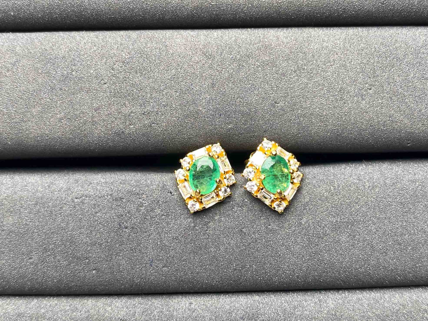 A8875 Emerald Earrings