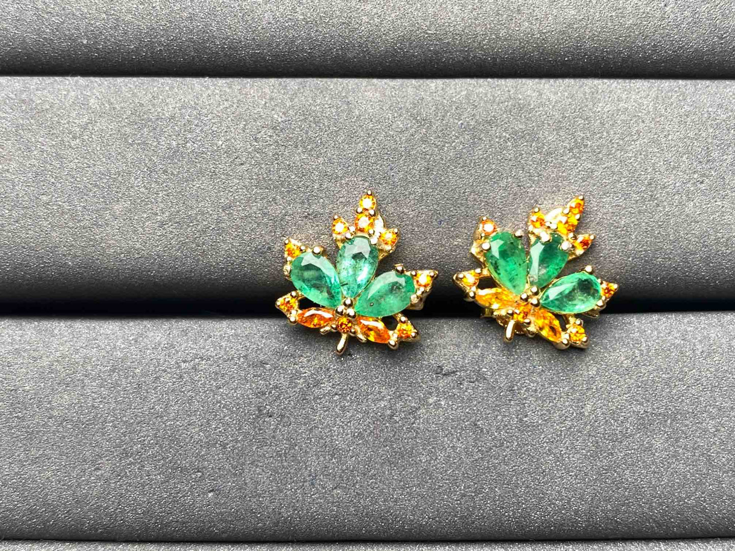 A8876 Emerald Earrings