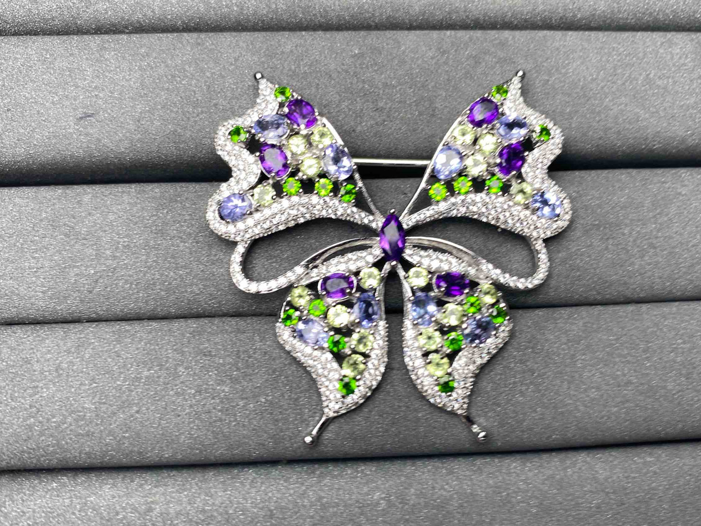 A8895 Amethyst brooch