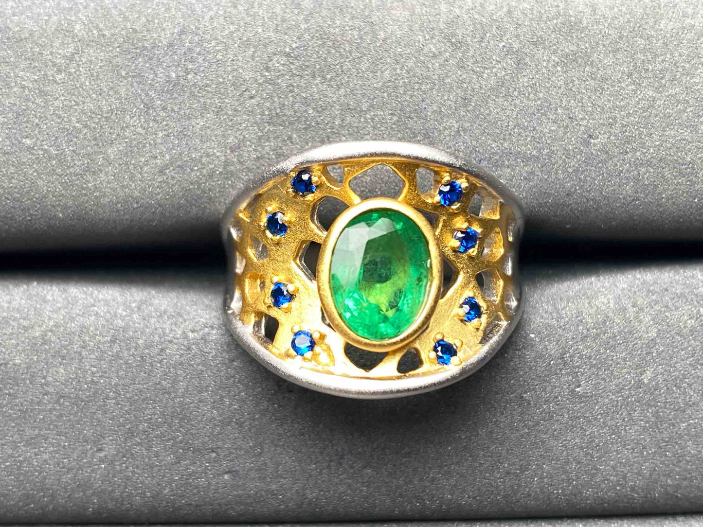 A8904 Emerald Ring