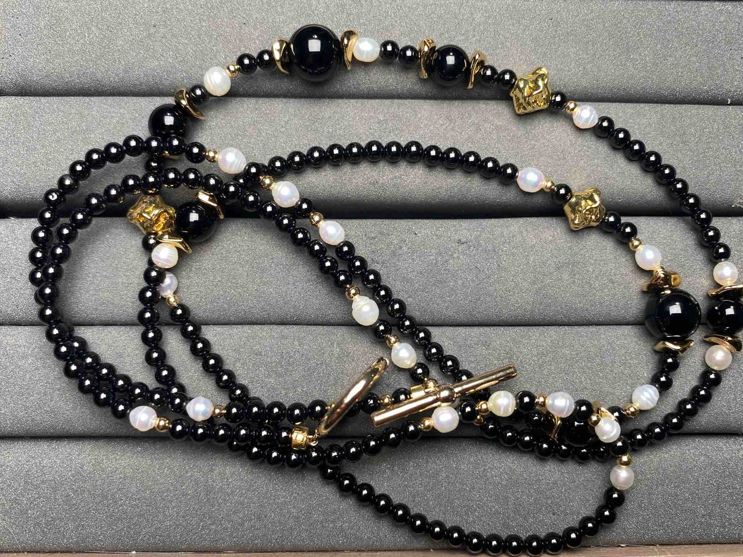 A8910 black ongx Necklace