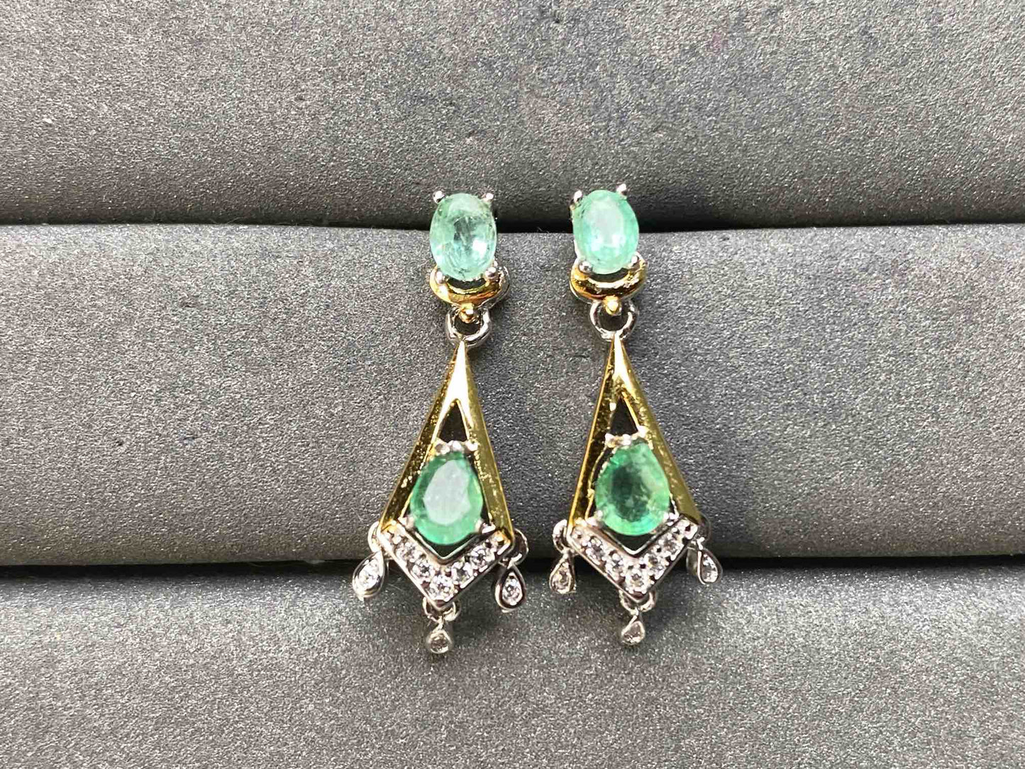 A8923 Emerald Earrings