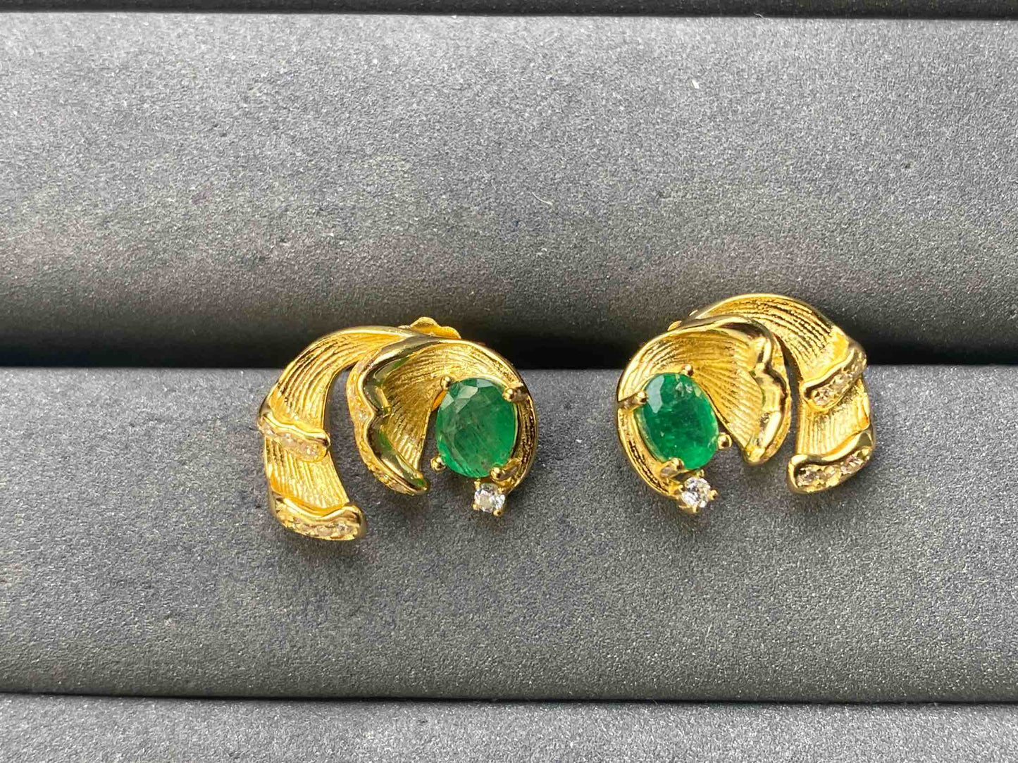 A8926 Emerald Earrings