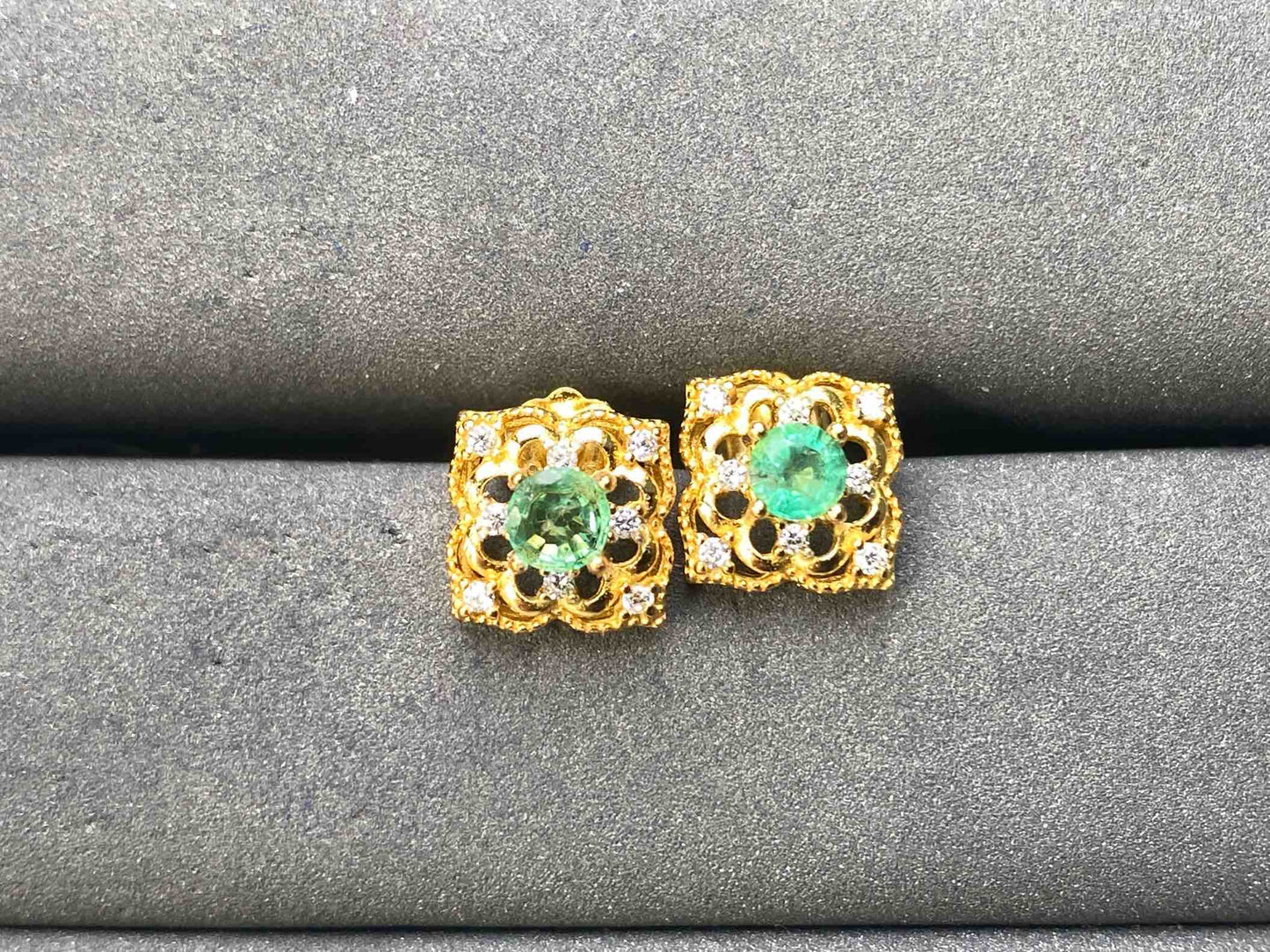 A8931 Emerald Earrings