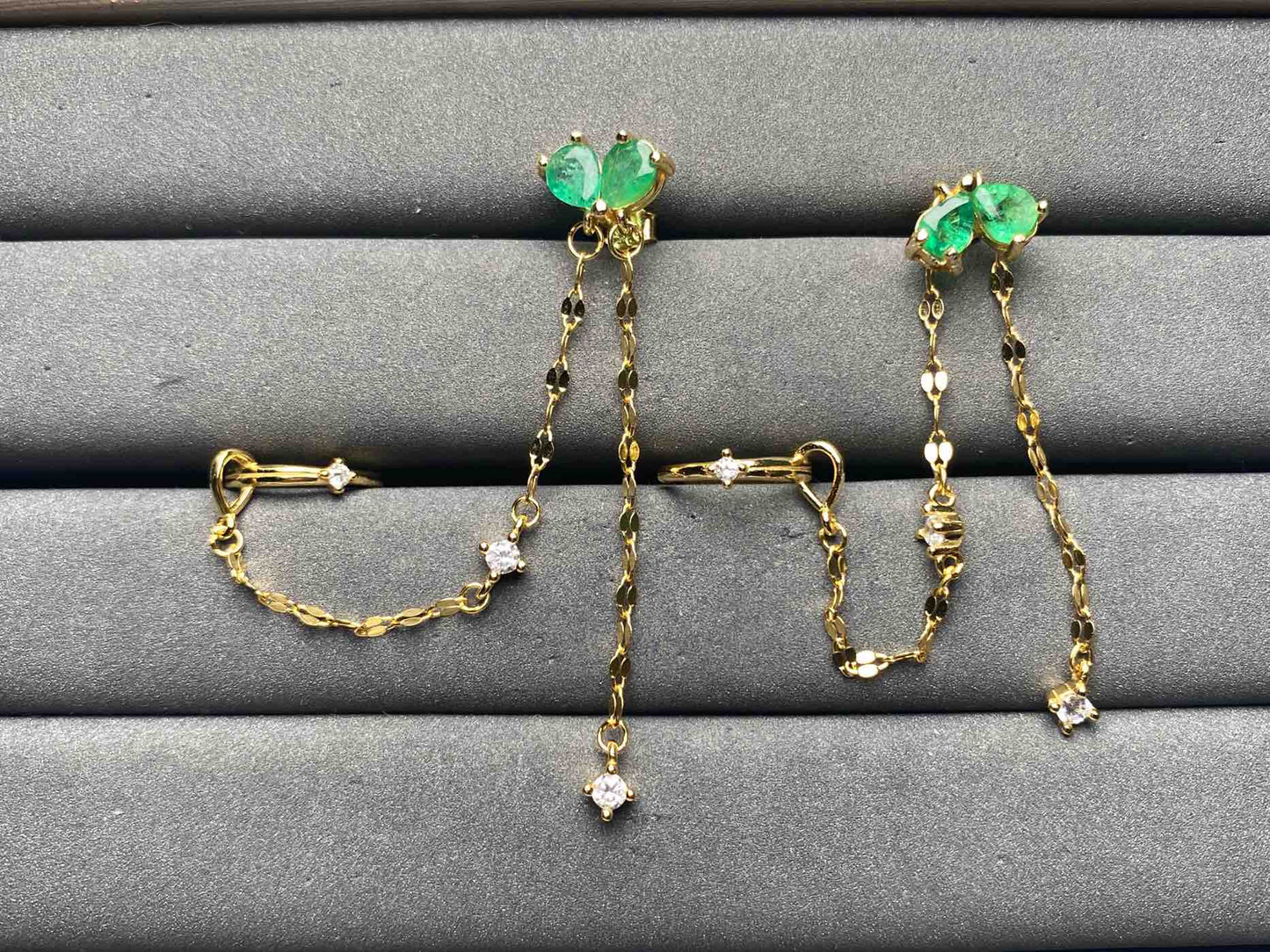 A8934 Emerald Earrings