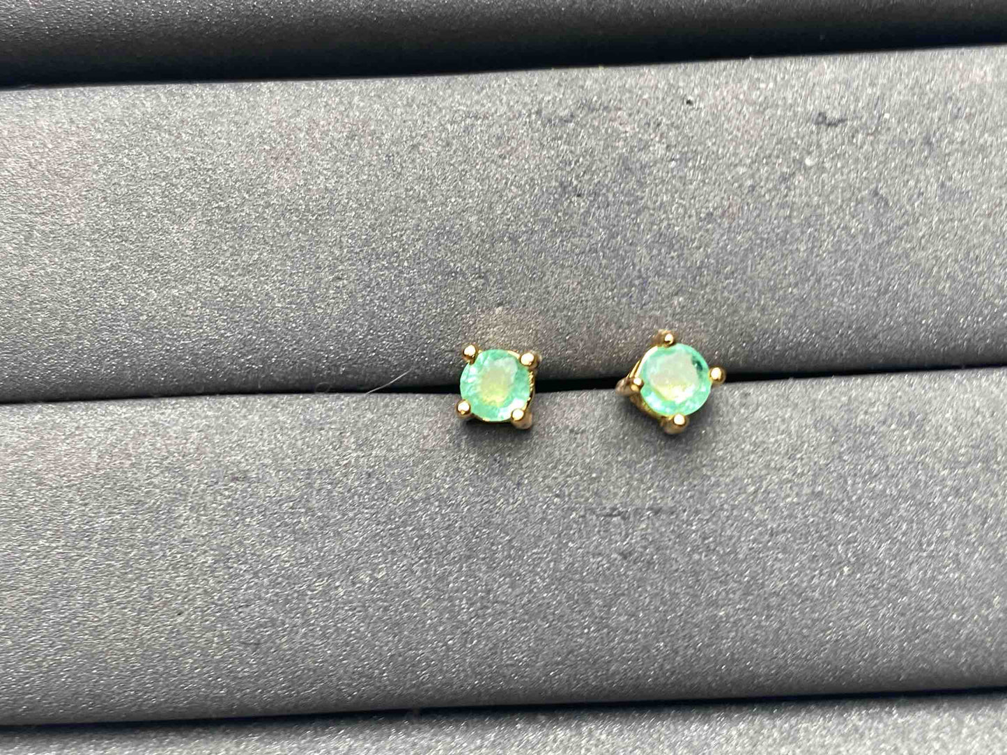 A8964 Emerald Earrings
