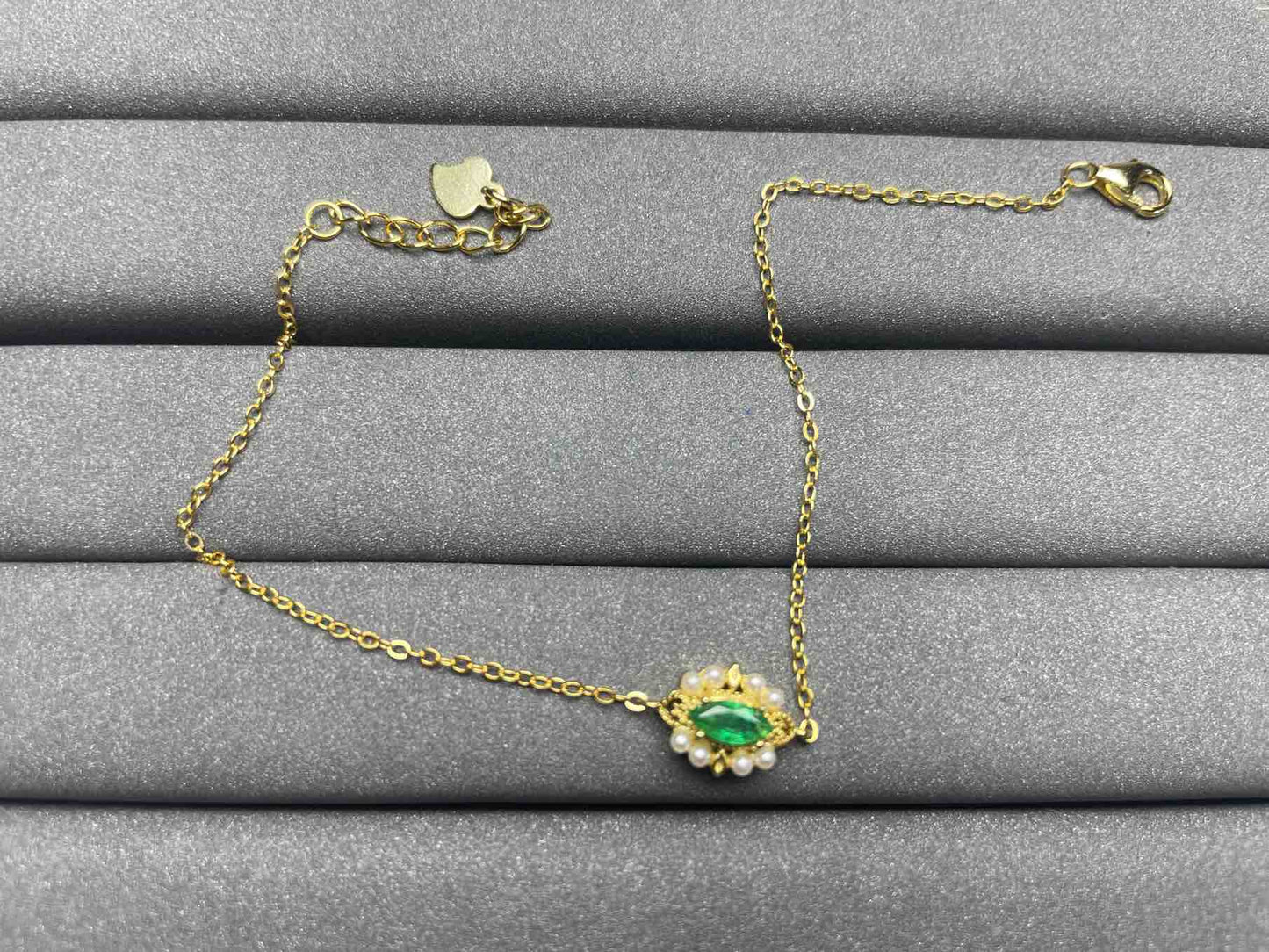 A902 Emerald Bracelet
