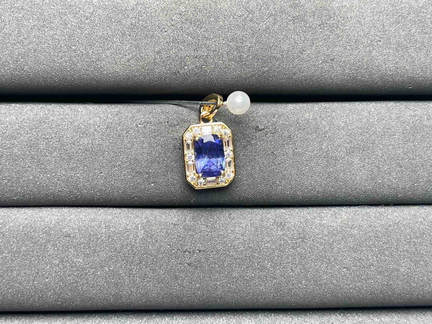 A9037 Tanzanite Pendant