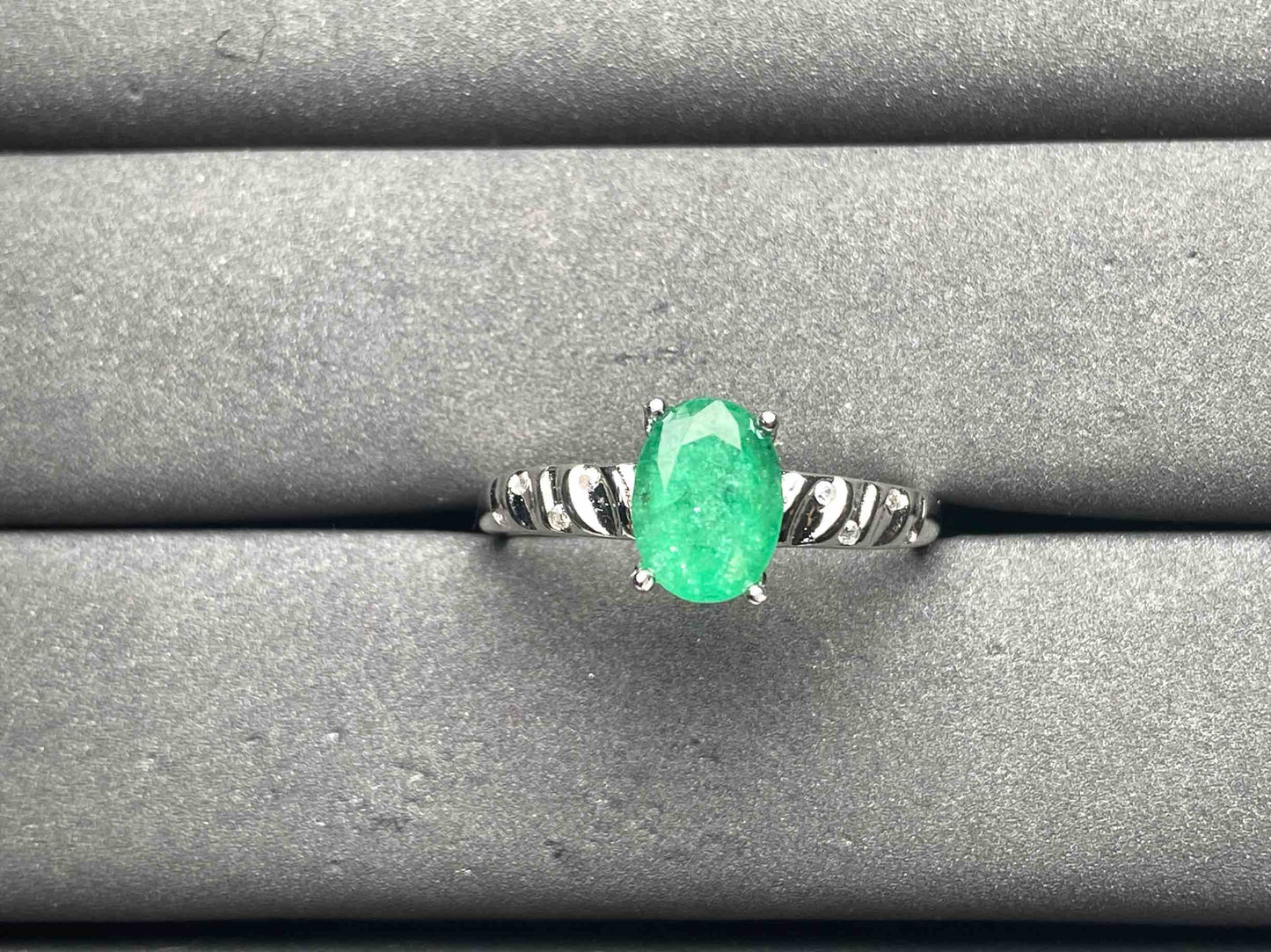 A9277 Emerald Ring