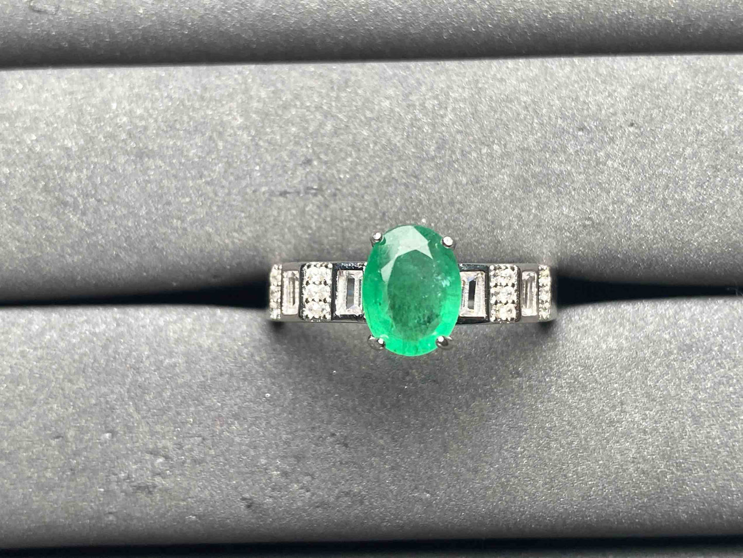 A9279 Emerald Ring