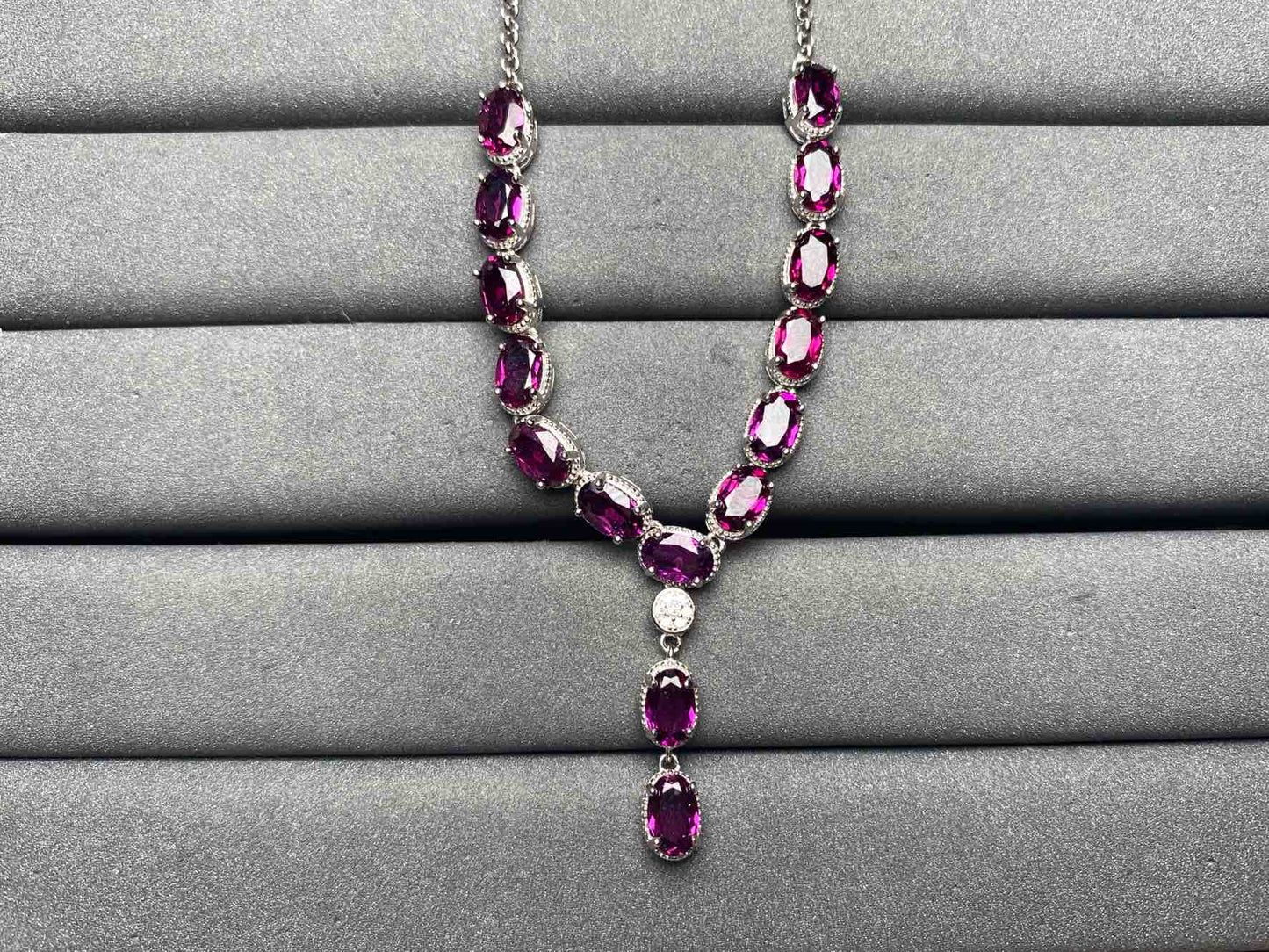A9327 Garnet Necklace