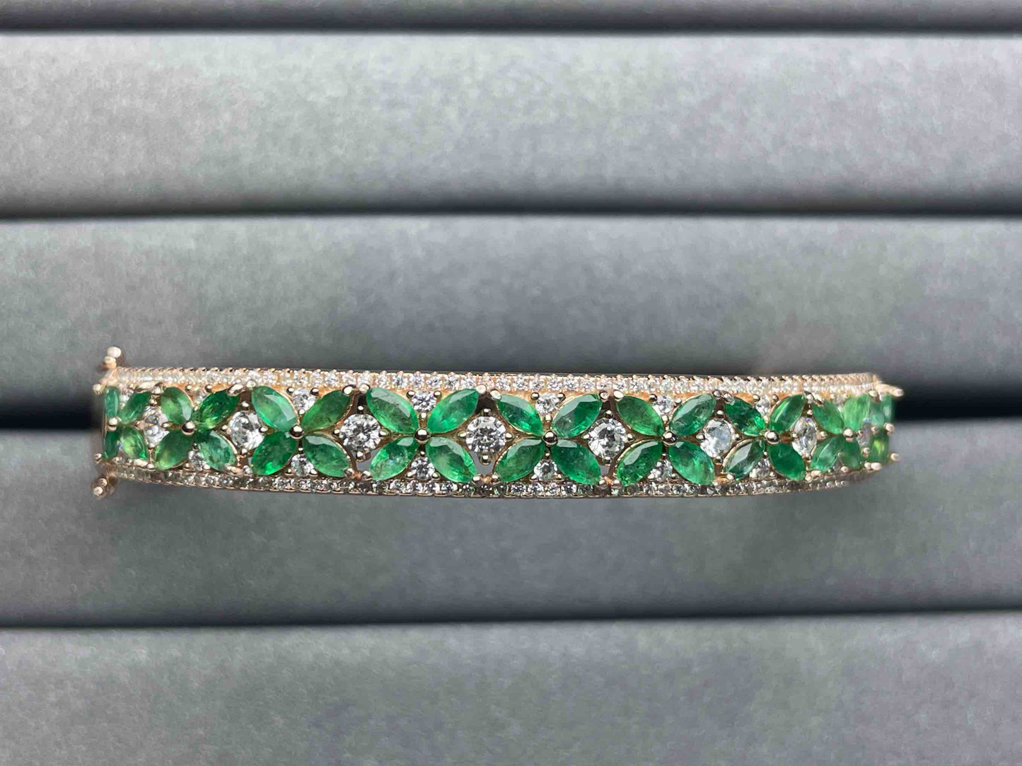 A938 Emerald Bangle