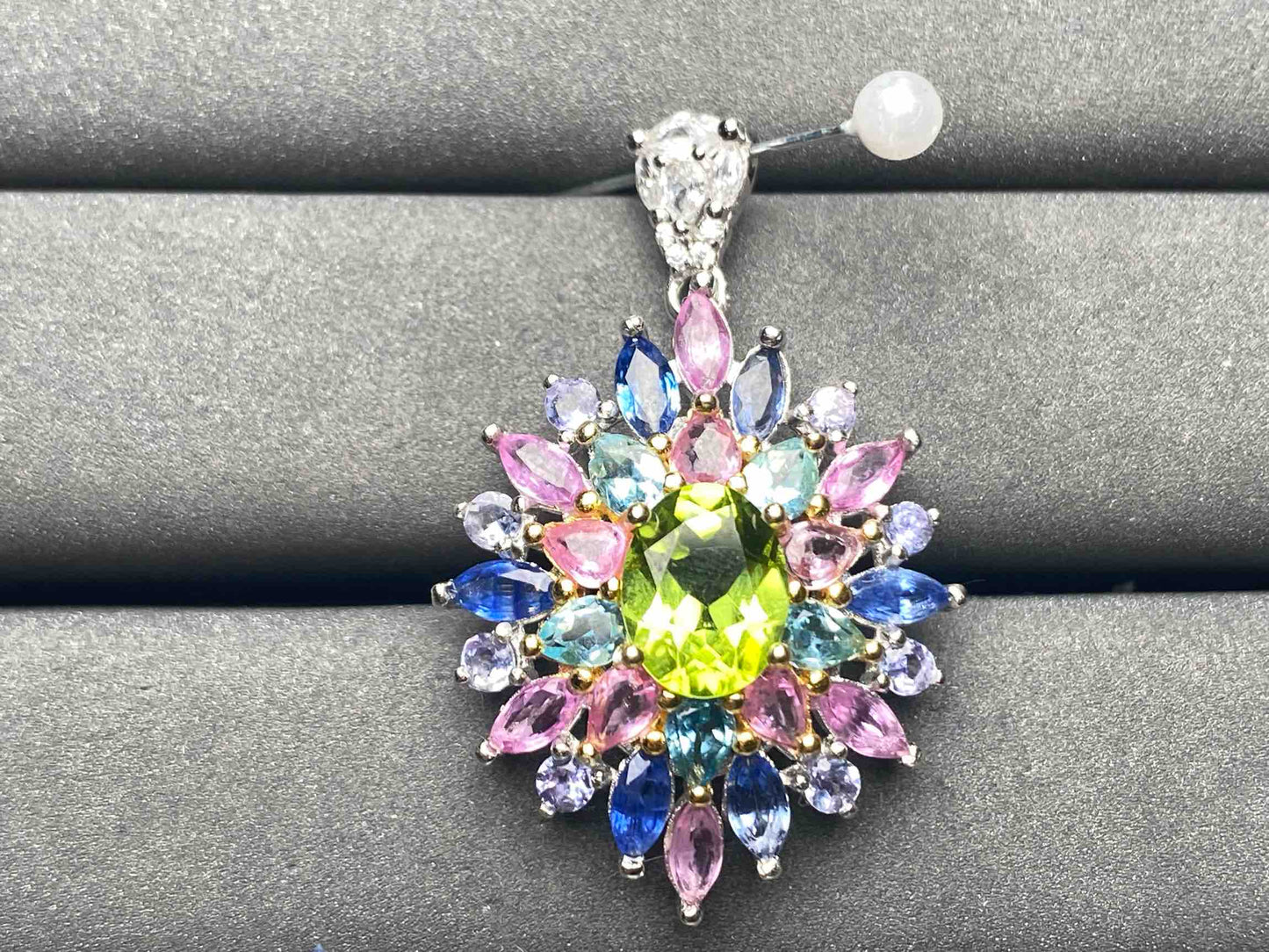 A9649 Peridot Pendant