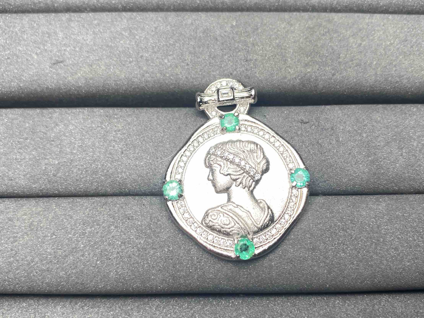 A9656 Emerald Pendant
