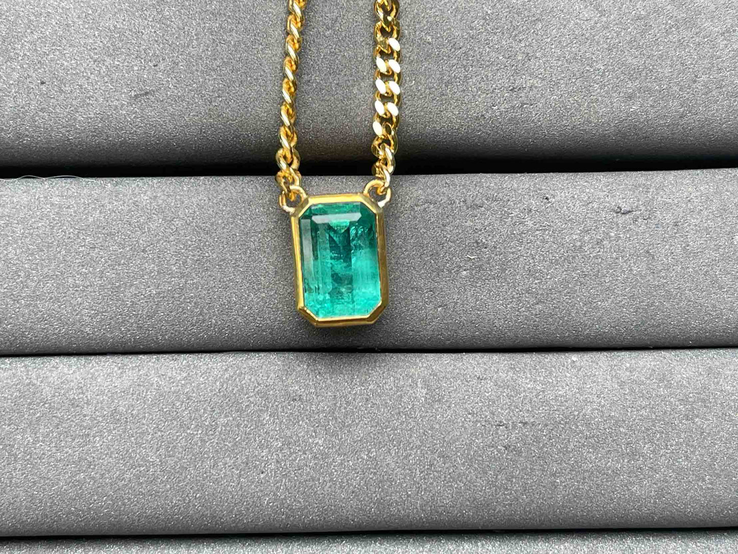 A9686 Emerald Necklace