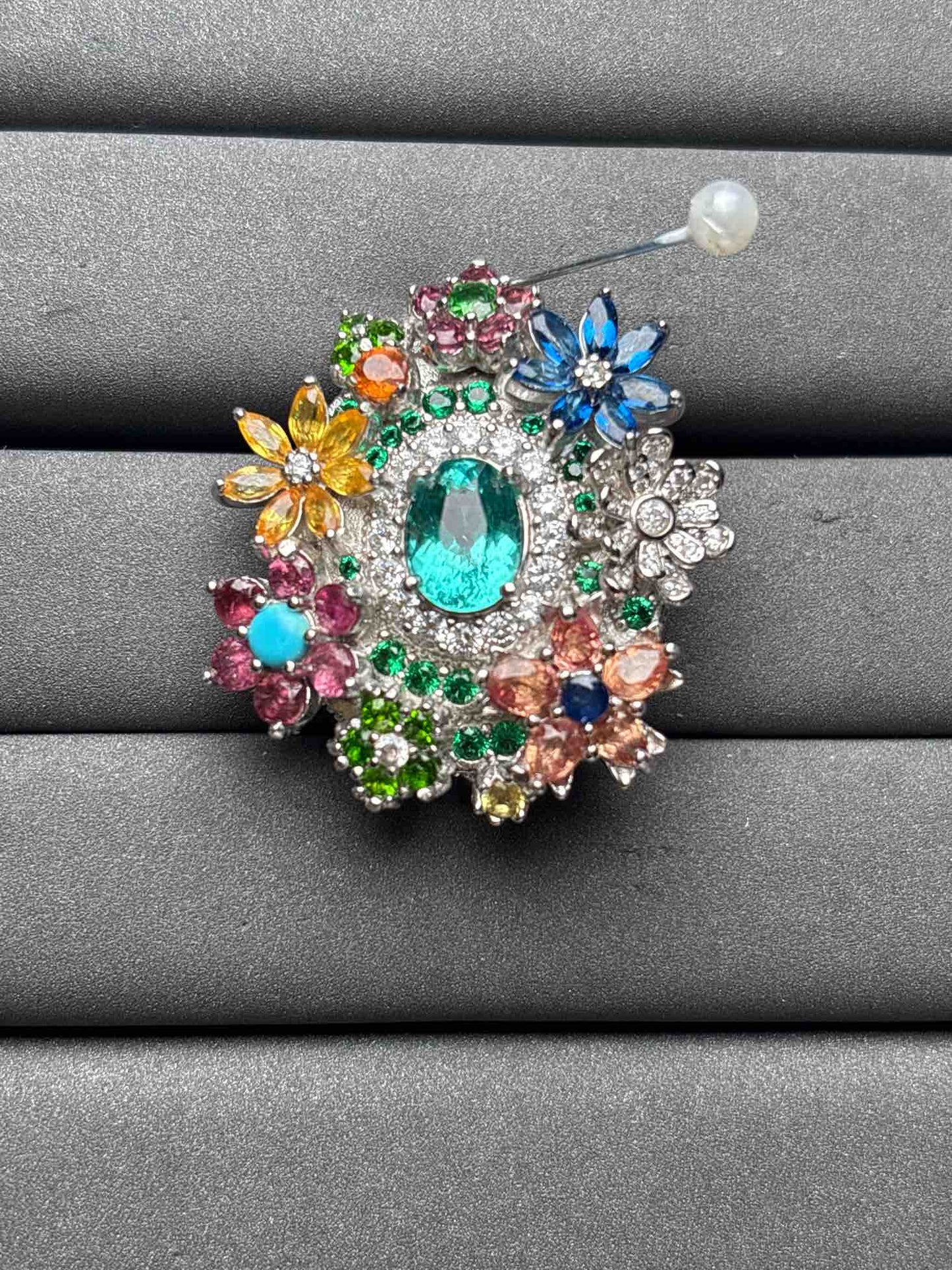 A9727 Apatite brooch