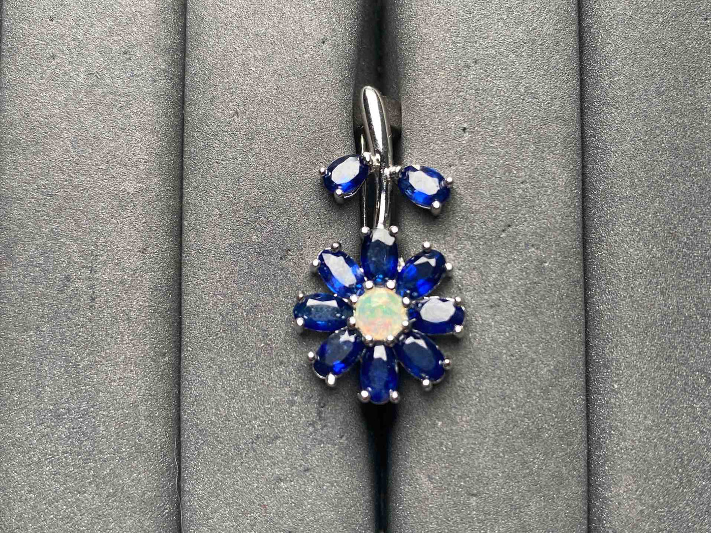 A9754 Sapphire brooch