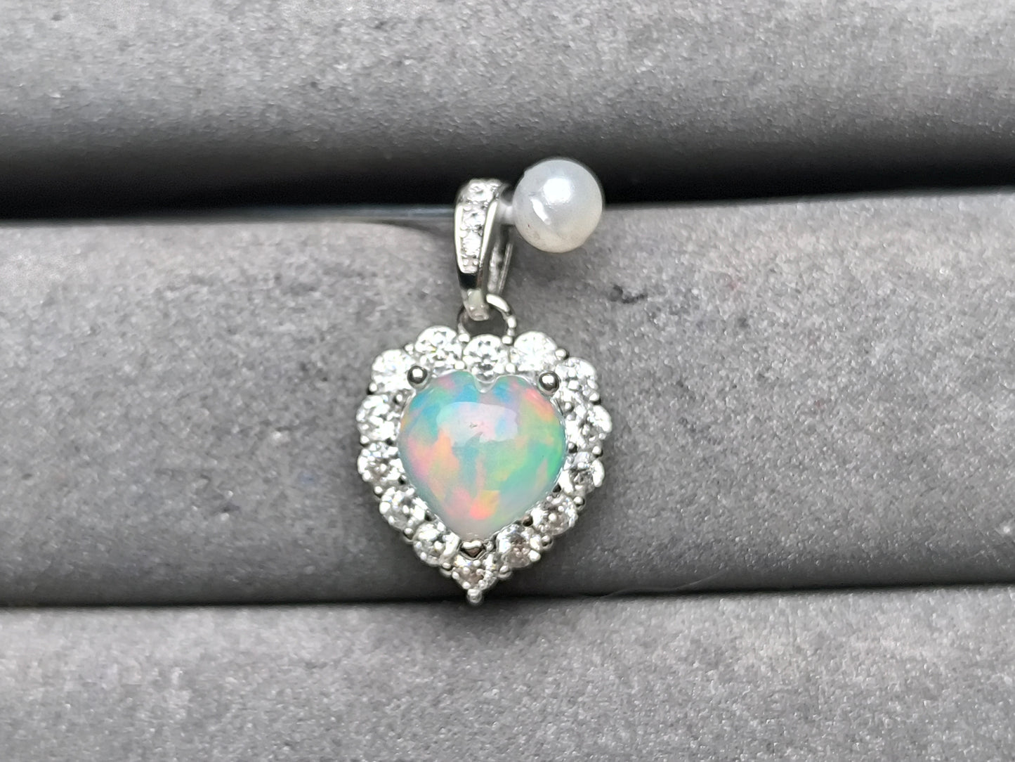 A9882 Opal Pendant
