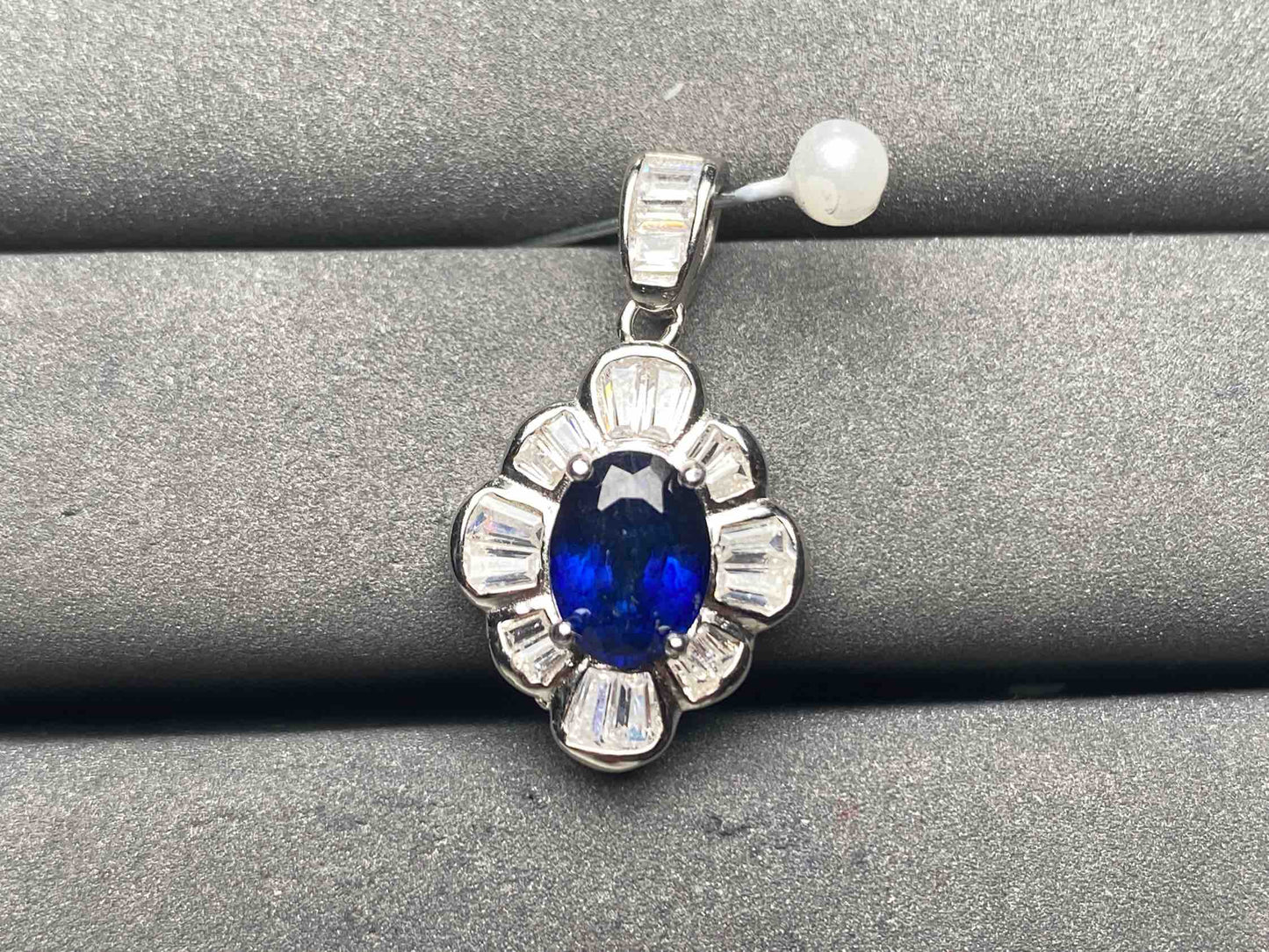 A9904 Sapphire Pendant