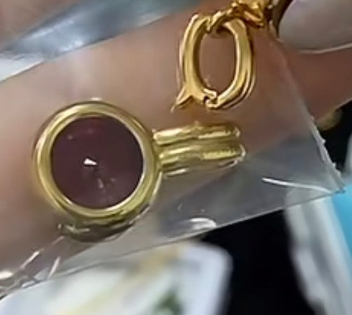 G026 Cassie Tulip sample free universal clasp