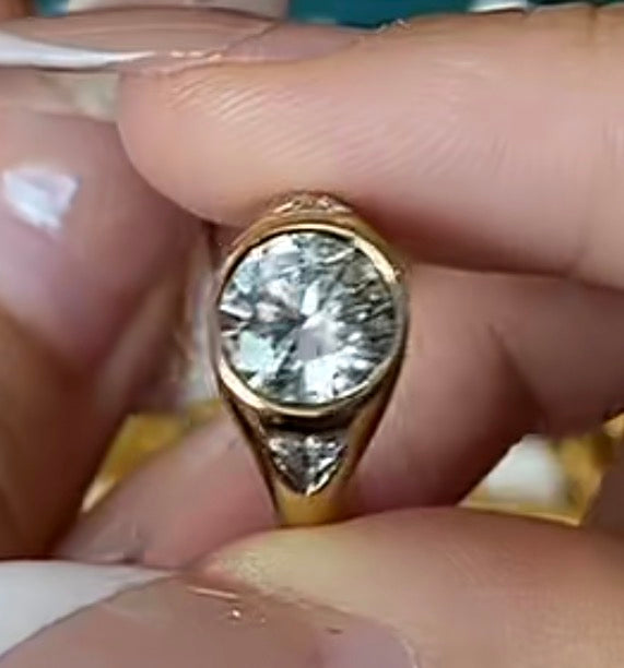 G118 Gail Clover US4 gold color clear moissanite
