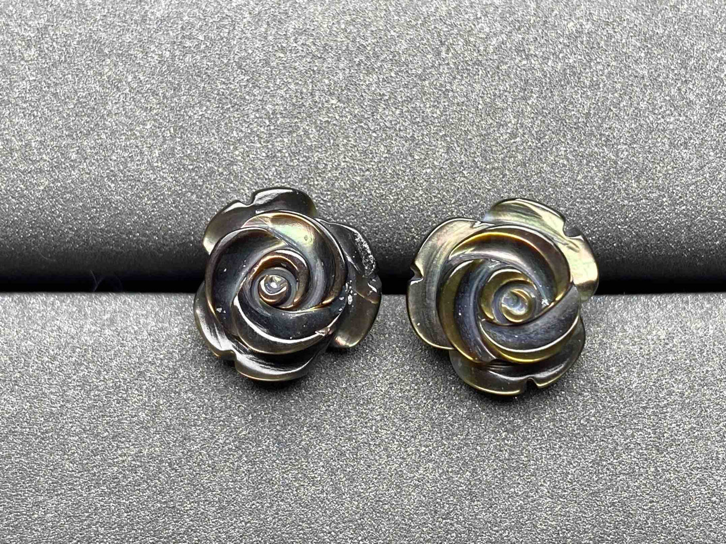 5575 Black Conch Earrings