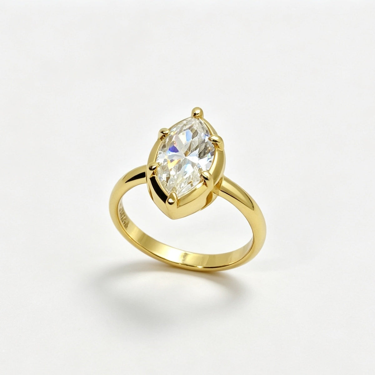 EE011 S925 Silver Ring Clear Moissanite