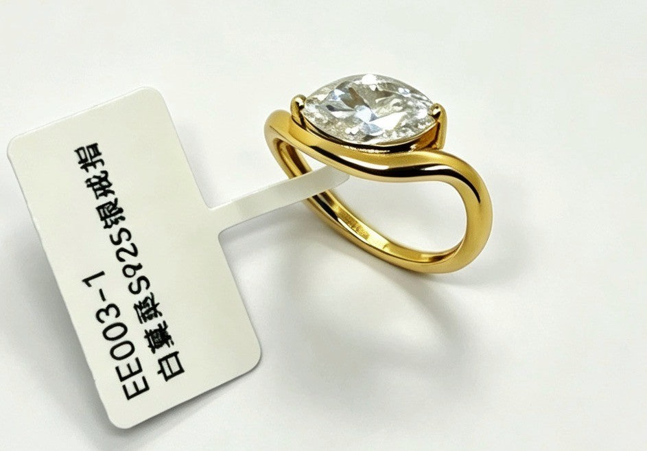 EE003 S925 Silver Ring Clear Moissanite