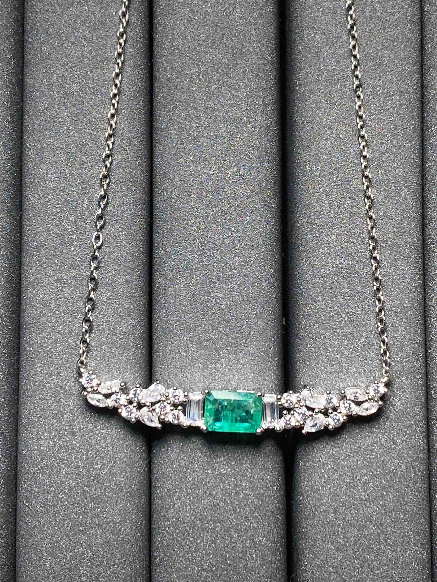 2507 Emerald Necklace