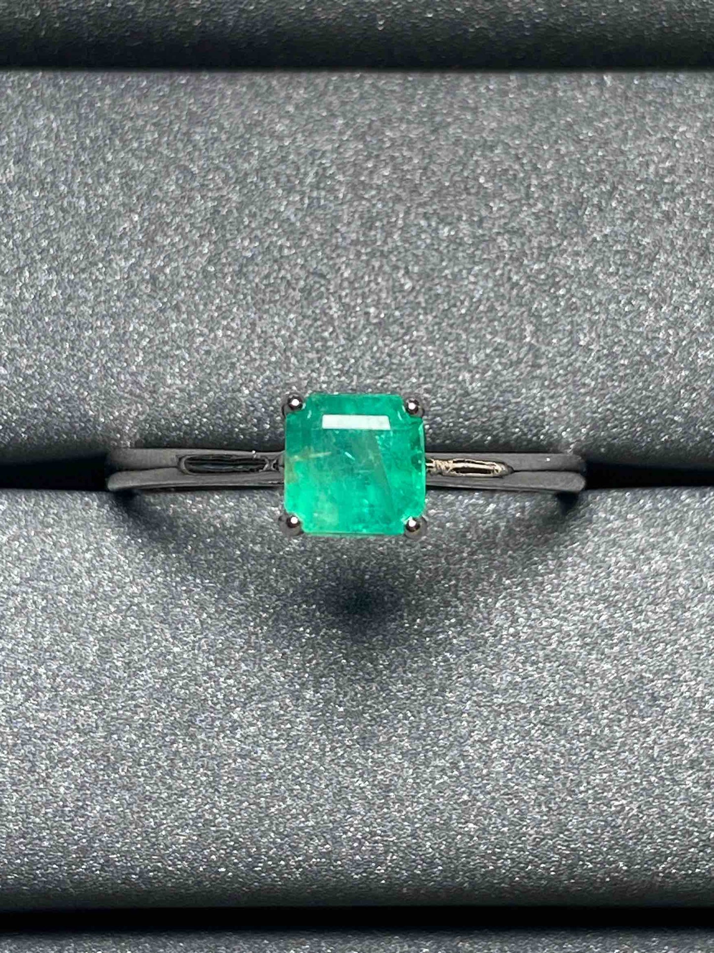 2523 Emerald Ring