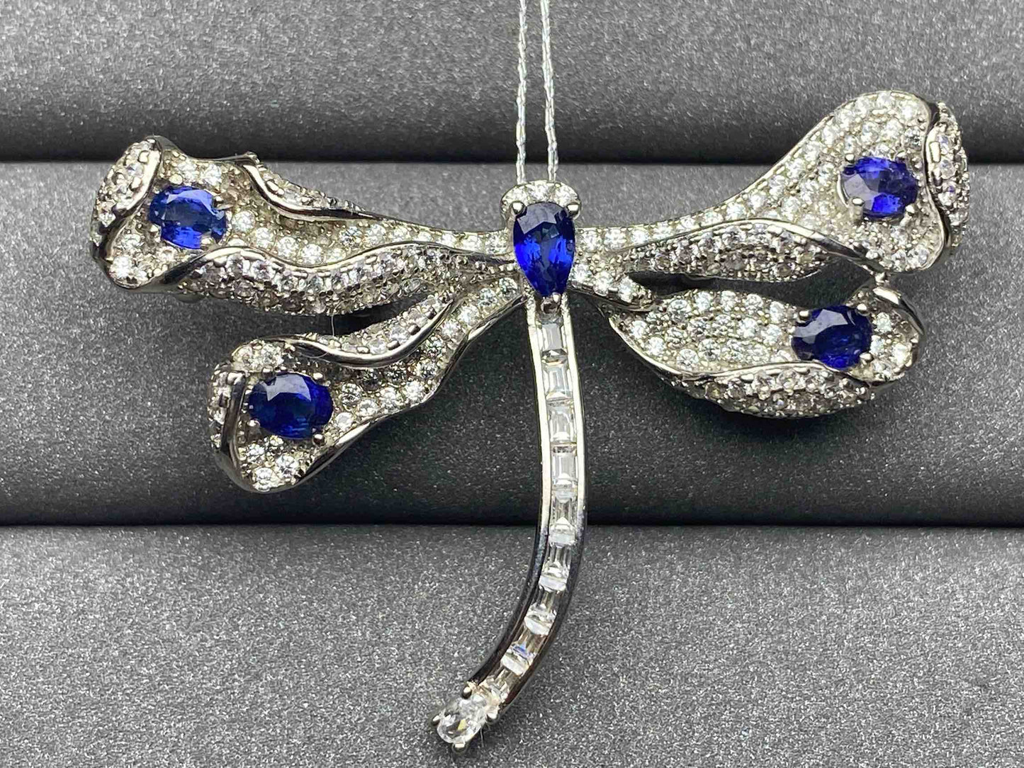 3209 Sapphire brooch