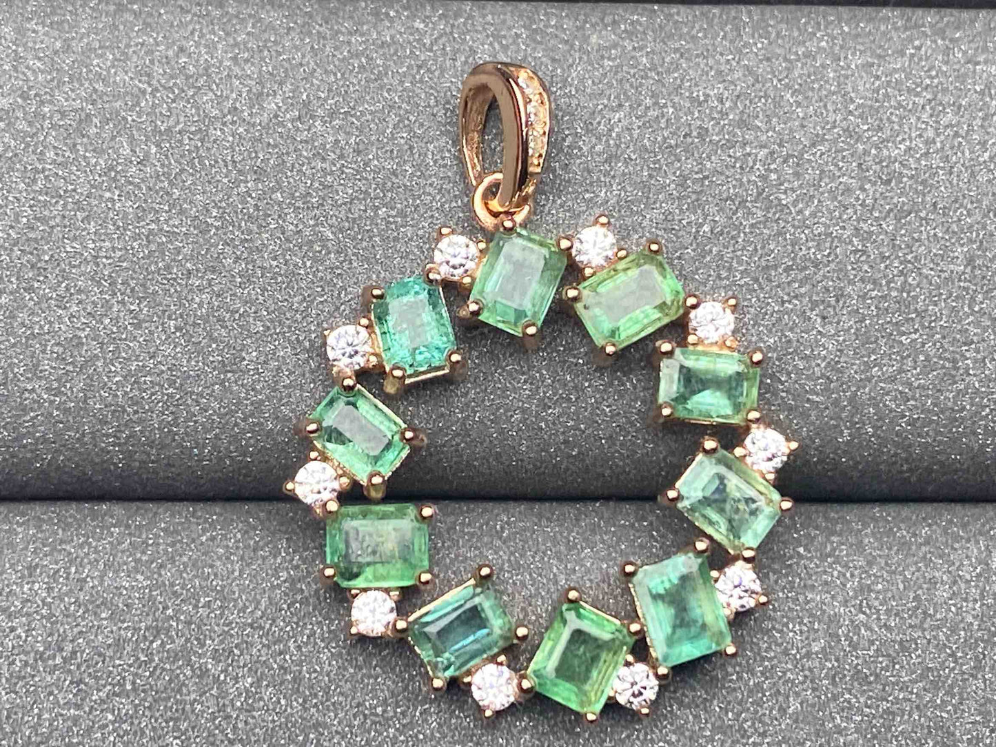 3218 Emerald Pendant