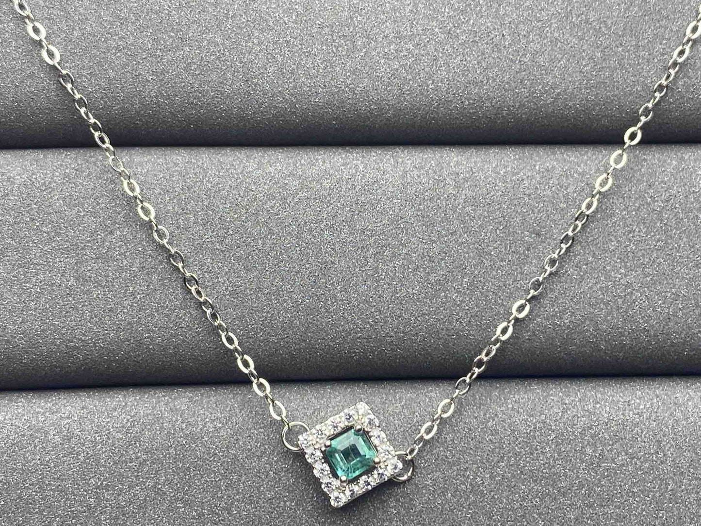 3231 Emerald Bracelet