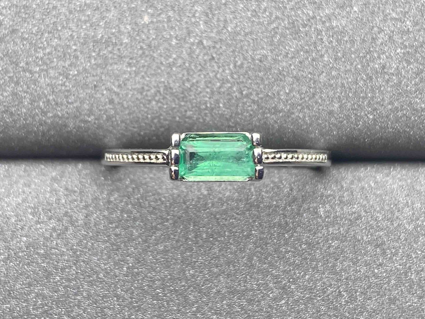 3235 Emerald Ring