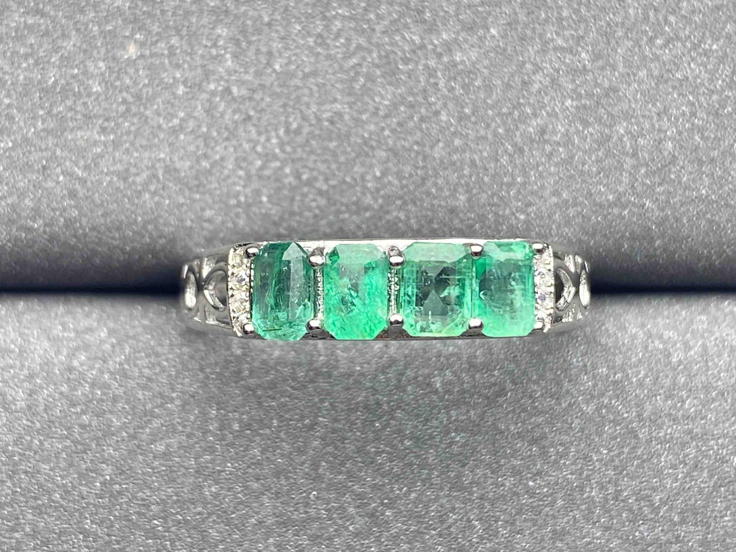 3246 Emerald Ring