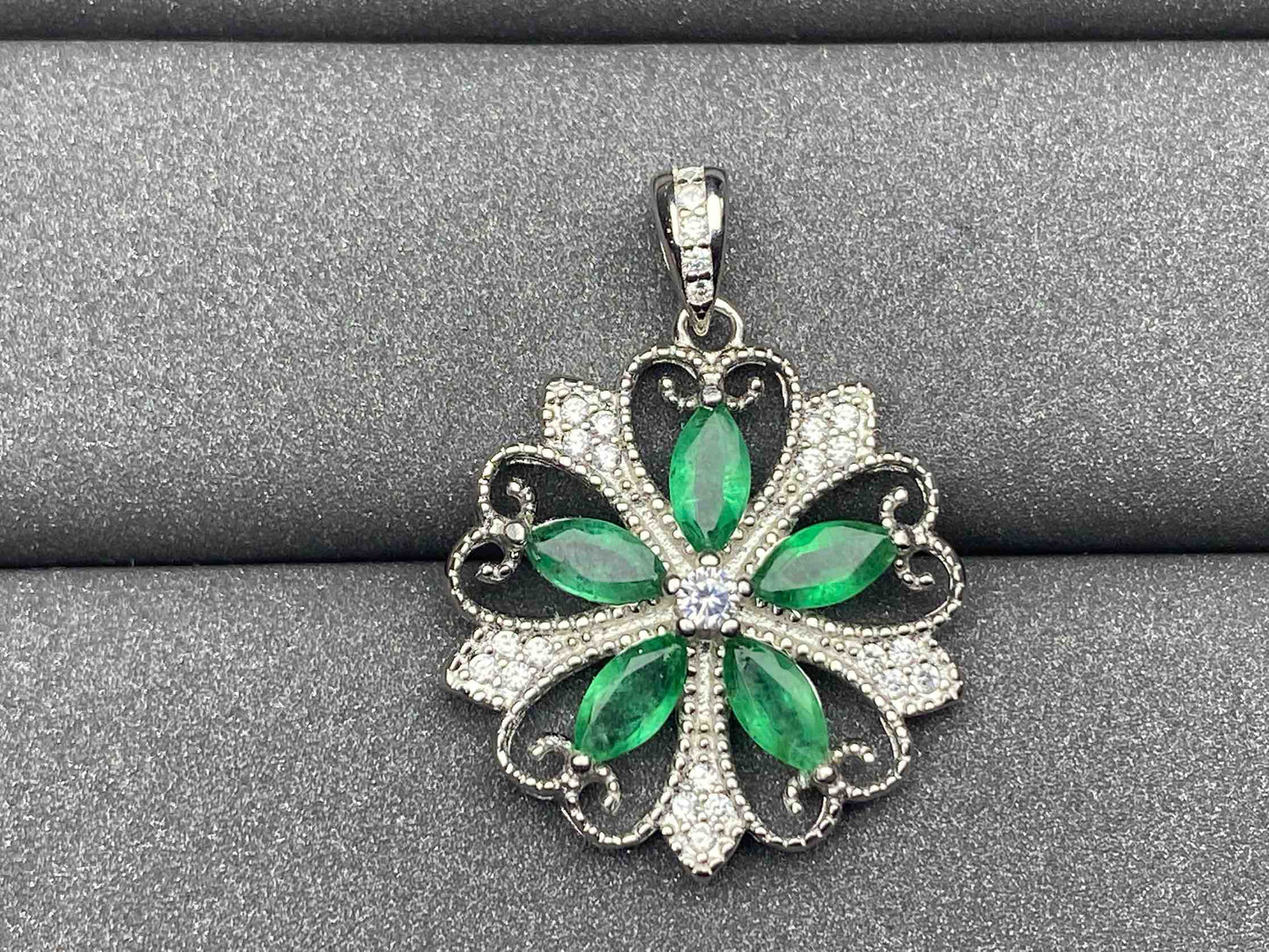 3249 Emerald Pendant