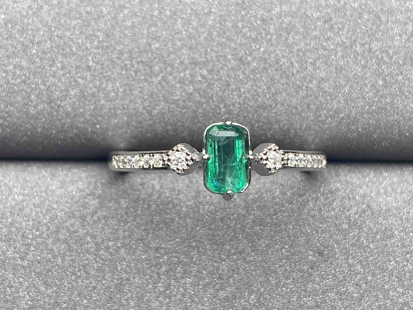 3265 Emerald Ring