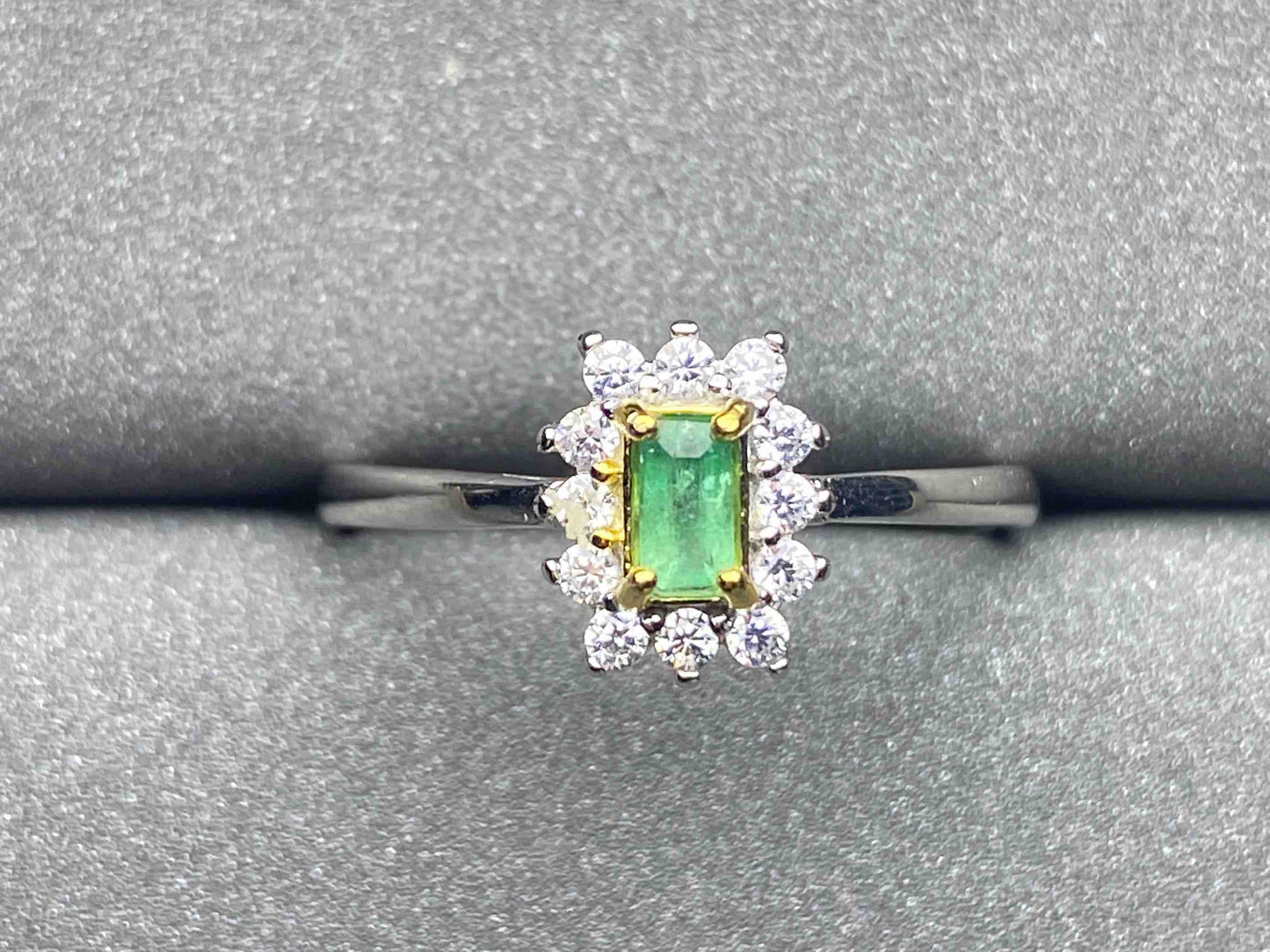 3273 Emerald Ring