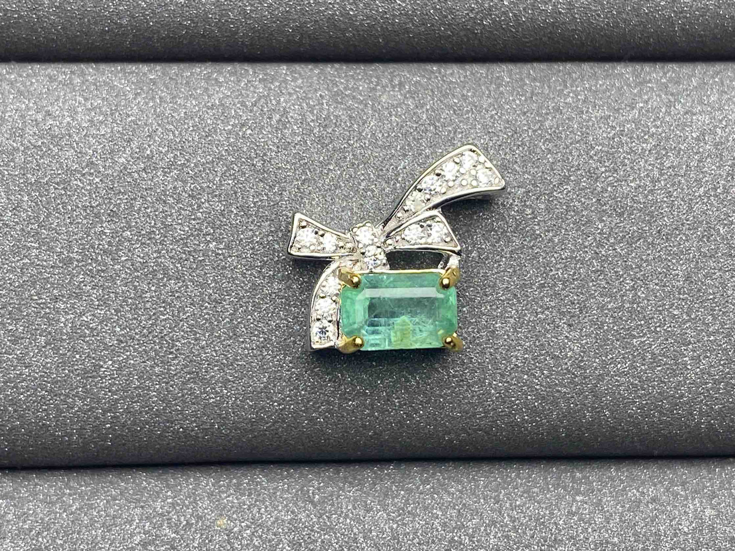 3278 Emerald Pendant