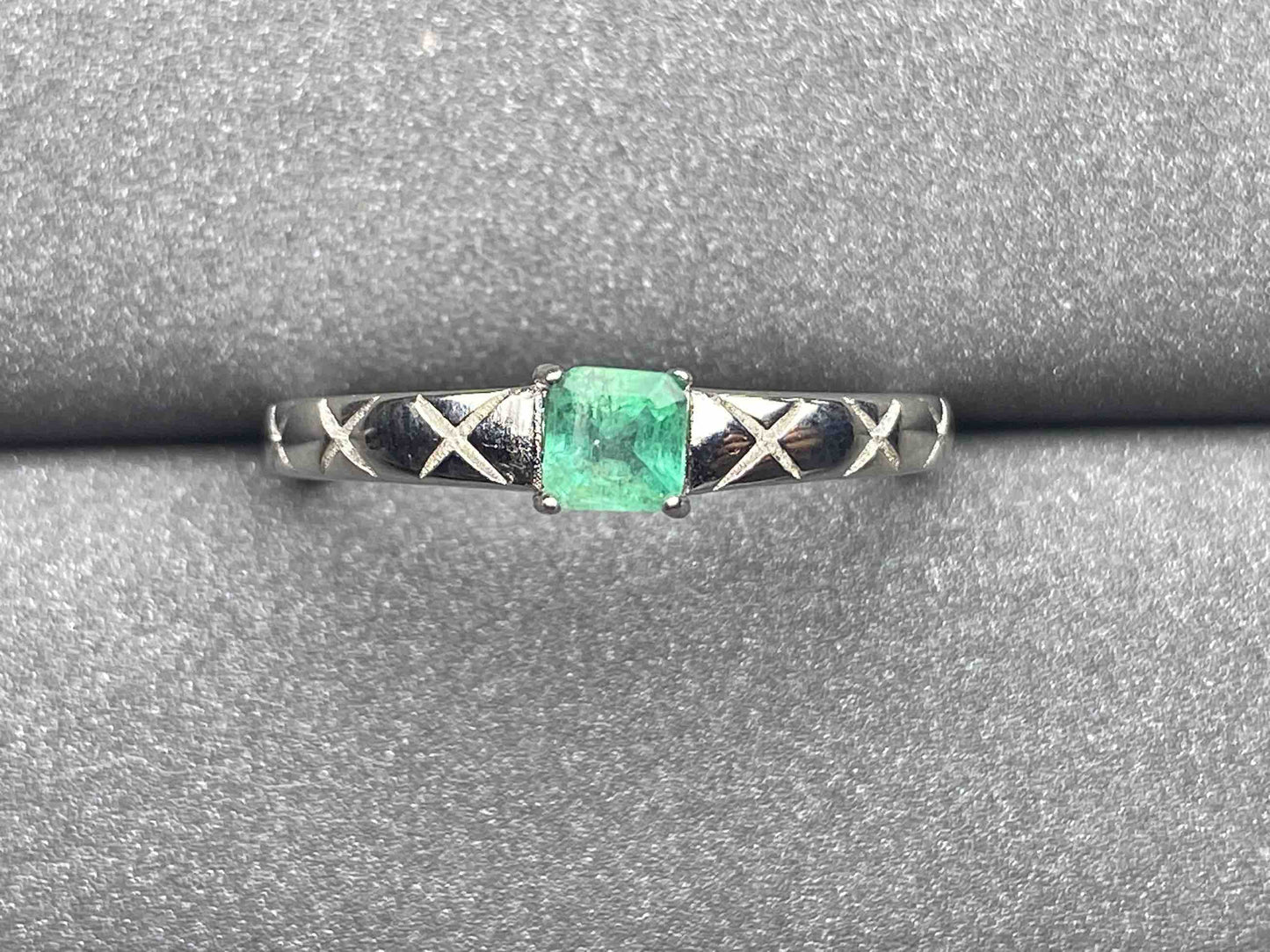 3287 Emerald Ring