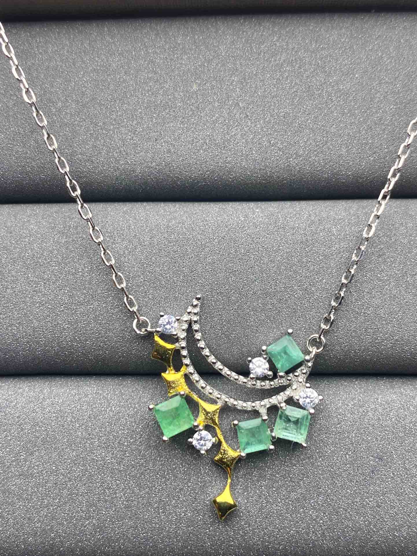 3292 Emerald Necklace